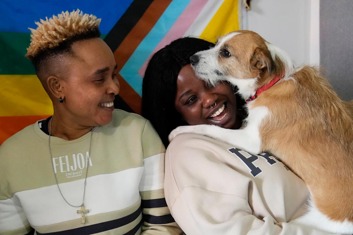 Ketika negara-negara memperketat hukum anti-gay, semakin banyak migran LGBTQ+ mencari perlindungan dan suaka di Eropa.