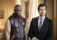 <p>Ousmane Diakité (Omar Sy), policier de la section financière de Bobigny et François Monge (Laurent Lafitte), capitaine de la police criminelle de Paris, vont devoir faire équipe pour résoudre le meurtre d’Eponine Chaligny, retrouvée sans vie de l’autre côté du périph.</p><br>