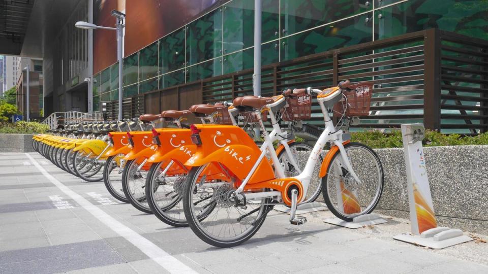 YouBike 2.0E提供更省力的騎乘體驗，因此費率與2.0不同，為前二小時每30分鐘20元，第三小時起每30分鐘40元。（中市府交通局提供）