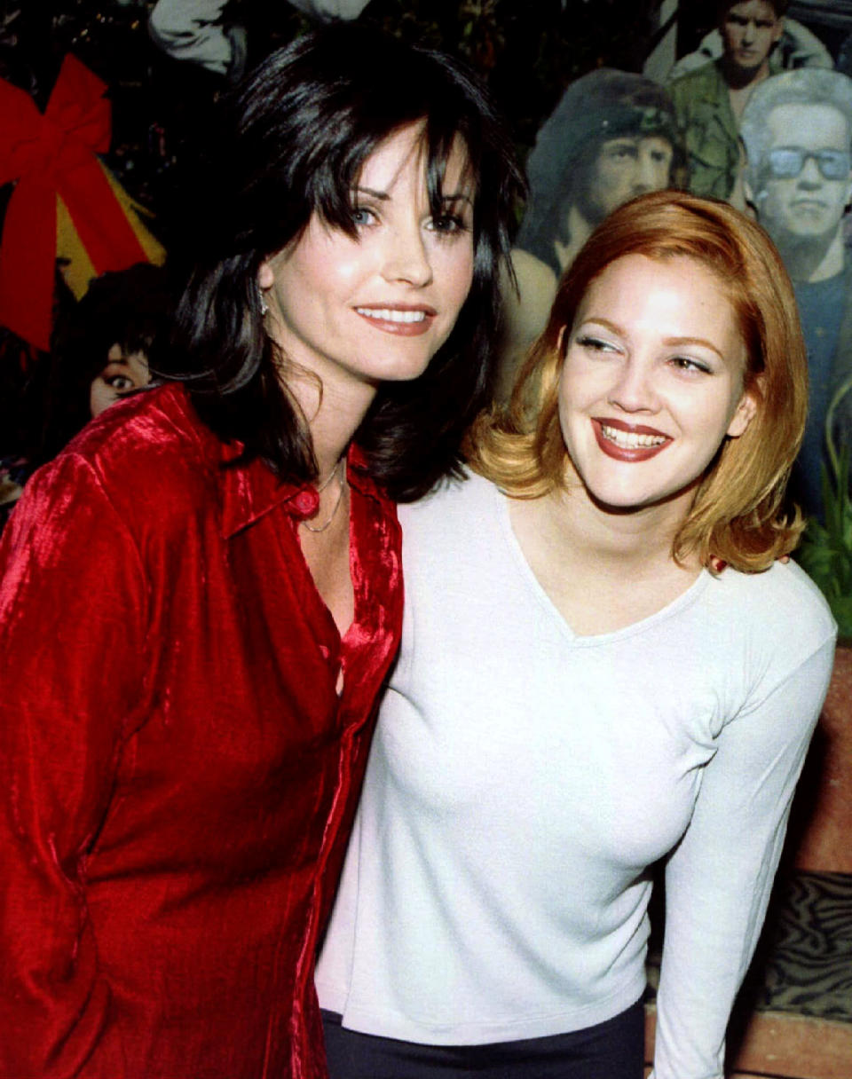 Actresses Courteney Cox and Drew Barrymore (R) talk to reporters at a presentation of memorabilia from the new movie "Scream" at Planet Hollywood in New York City, December 9. Cox and Barrymore star in the movie, directed by Wes Craven, that opens on December 20 in the United States.