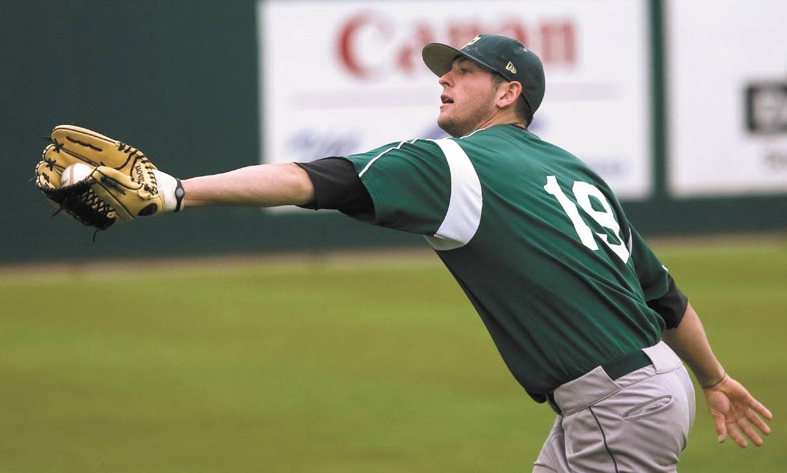 Mitch Haniger snags a fly ball during a Cal Poly practice in 2011.