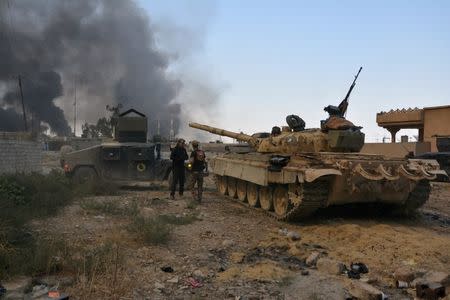 A tank of the Iraqi army is seen in the town of Qayyara , Iraq August 24, 2016. Picture taken August 24, 2016. REUTERS/Stringer