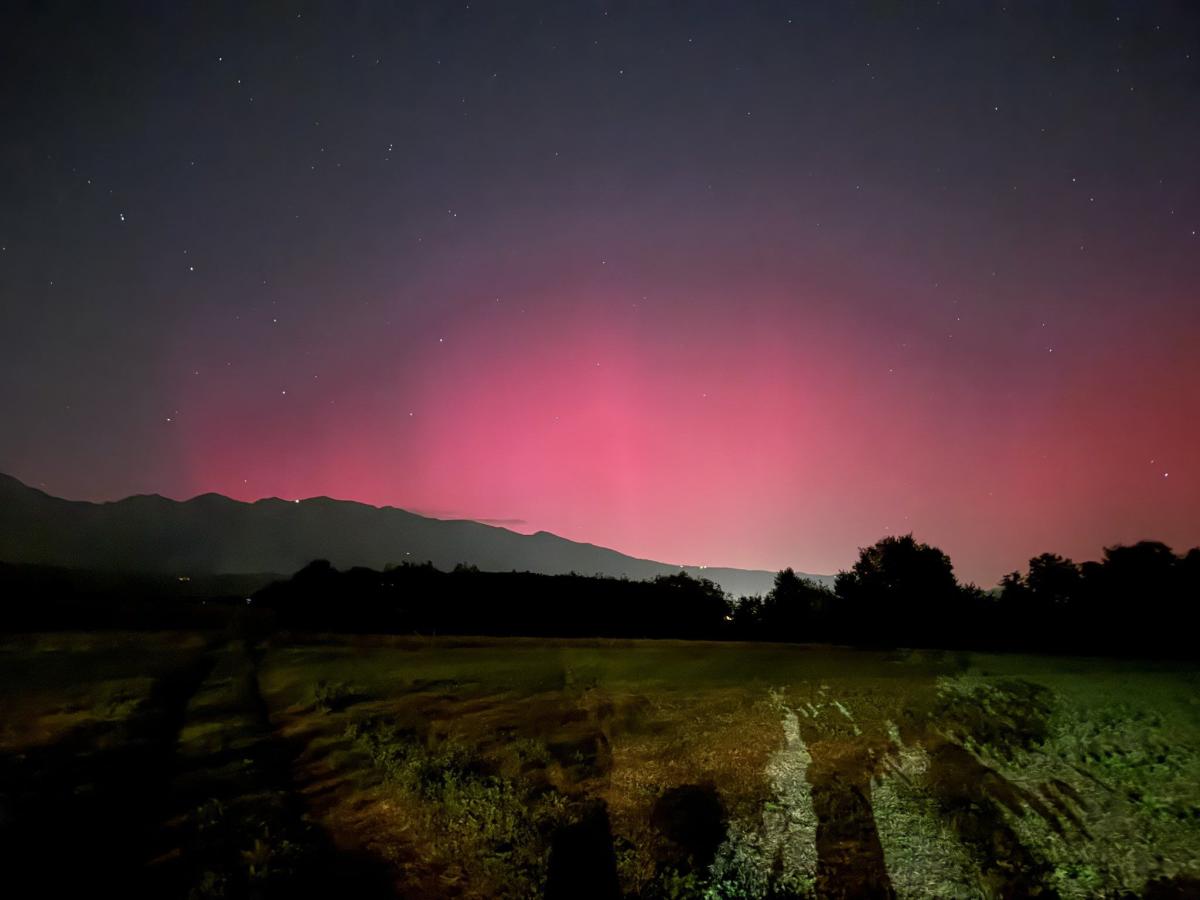 Noche loca de auroras: el fenómeno se ha visto esta noche hasta en Italia  - El Periódico