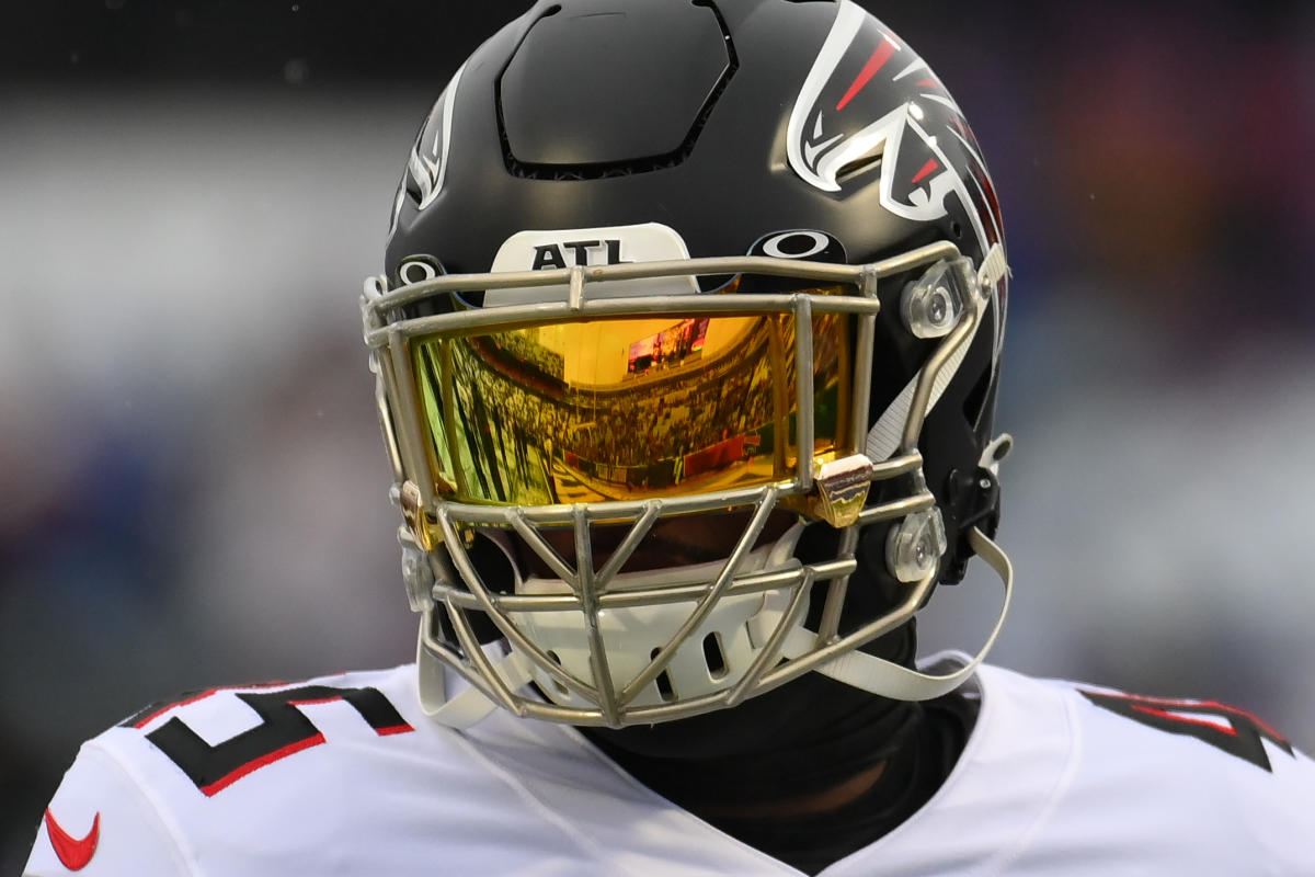 Atlanta Falcons place linebacker Deion Jones on injured reserve