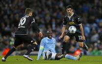 Football Soccer - Manchester City v Borussia Monchengladbach - UEFA Champions League Group Stage - Group D - Etihad Stadium, Manchester, England - 8/12/15 Manchester City's Yaya Toure in action with Borussia Monchengladbach's Lars Stindl and Thorgan Hazard Action Images via Reuters / Jason Cairnduff Livepic EDITORIAL USE ONLY.