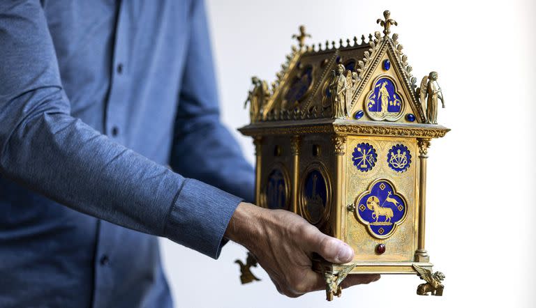 Un misterioso toque nocturno de un timbre ha permitido recuperar lo que se cree que es uno de los objetos más sagrados robados recientemente a la Iglesia católica, según declaró el 12 de julio de 2022 el detective de arte holandés Arthur Brand.