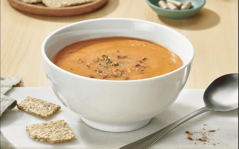 Soup bowl with crackers