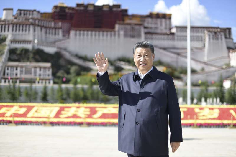 <cite>2021年7月22日，中國國家主席習近平造訪西藏拉薩布達拉宮（AP）</cite>