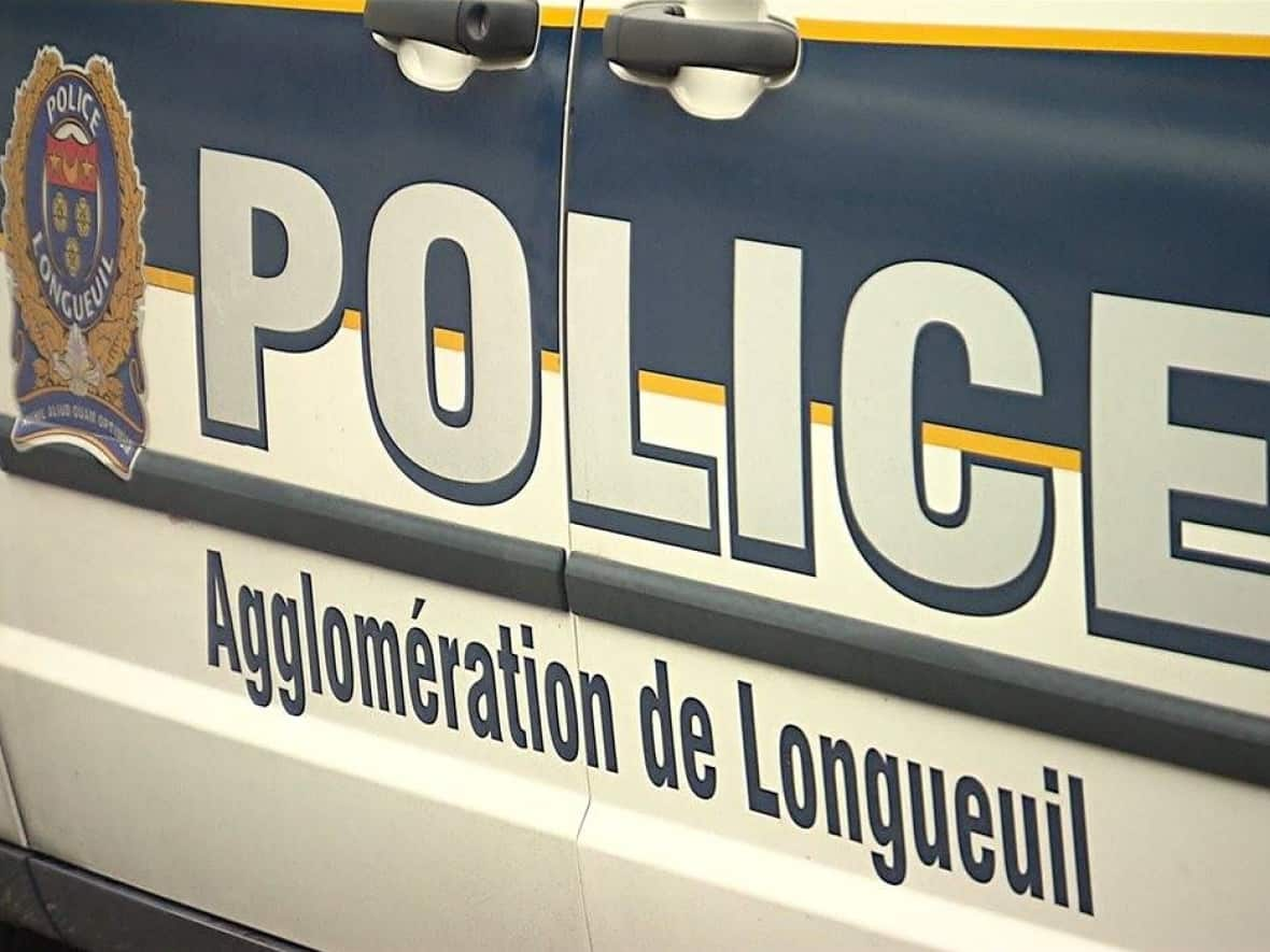 A possible drive-by shooting left two people dead in Longueuil.  (Radio-Canada - image credit)