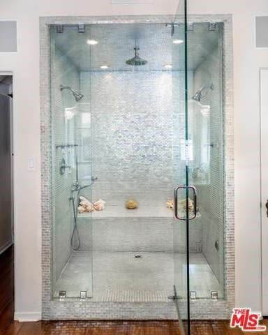 <p>There’s also a steam shower. (Realtor.com) </p>