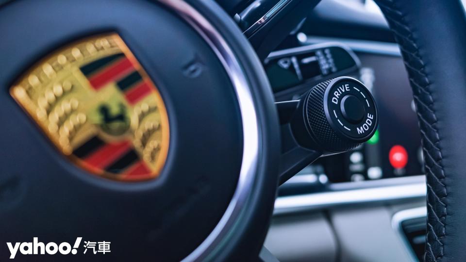 2022 Porsche小改款Panamera 4都會試駕，成熟大人的務實玩物！