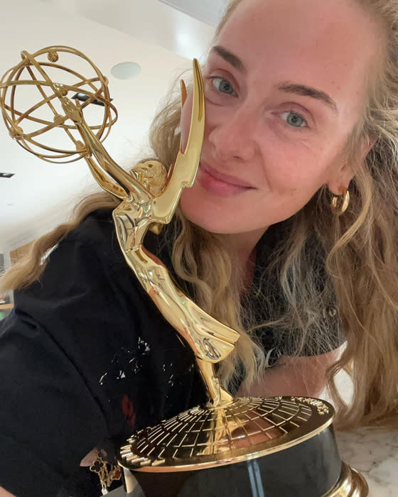 adele con su emmy