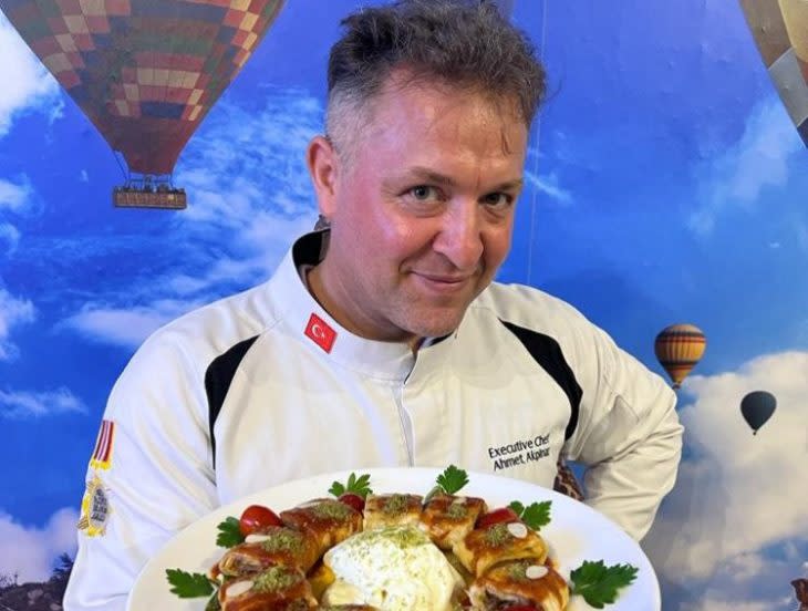 Mediterranean Deli Turk - Şef Ahmed'in yakın çekimi