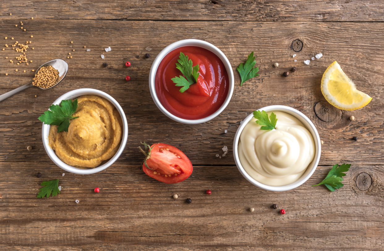 Sauce ketchup, moutarde et mayonnaise  Adobe Stock 