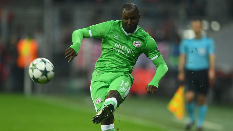 <p>Nur einem Tag nach dem Abgang von Bastian Oczipka zu Schalke 04, hat Eintracht Frankfurt schon einen Ersatz an der Angel. Jetro Willems von der PSV Eindhoven nach einem bestandenen Medizincheck für 5 Millionen Euro an den Main wechseln. (Bild: AP)</p>