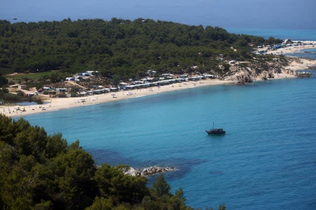 British holidaymakers warned to take cash to Greece amid debt crisis