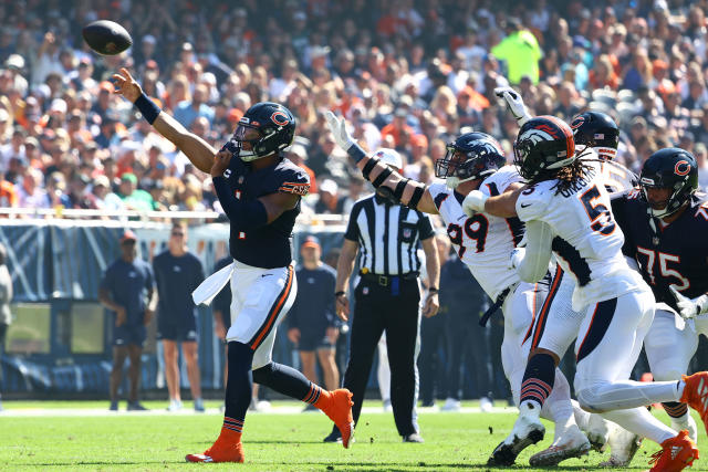 Bears QB Justin Fields throws 3 touchdown passes in 1st half to