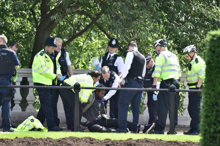 Police arrest a man who was carrying a knife near Buckingham Palace. (PA)