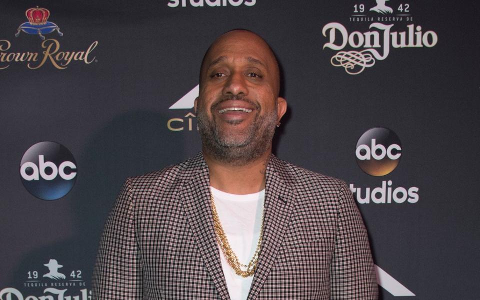 Kenya Barris celebrating the Season 4 wrap on "Black-ish" on March 13. (Photo: Aaron Poole via Getty Images)