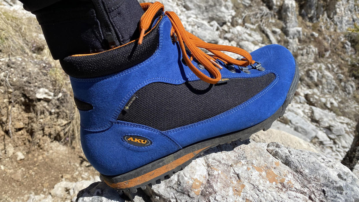  Aku Slope V-Light GTX review: close up of boots. 