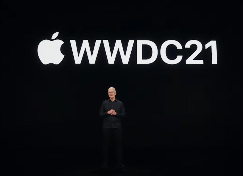 蘋果今日舉行一年一度的全球開發者大會（WWDC），由CEO庫克開場主持。   圖：截取自蘋果youtube影片