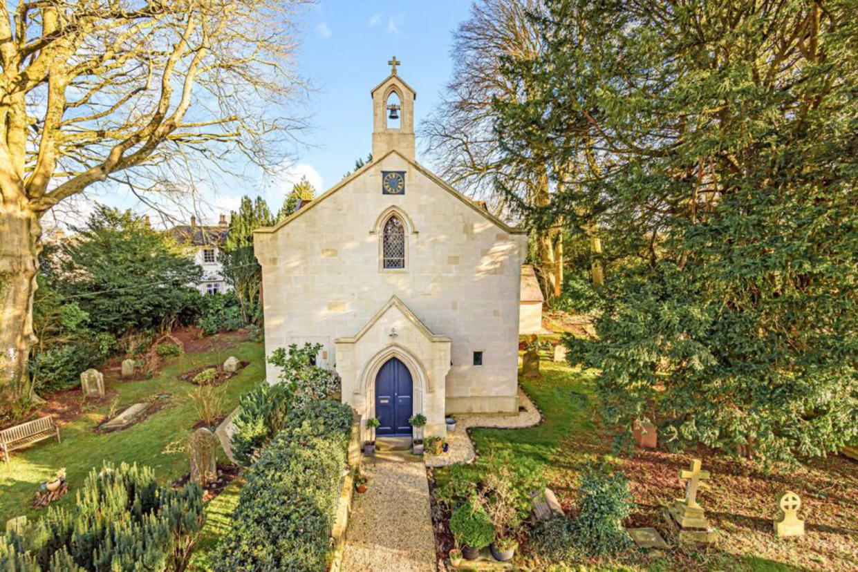 The chapel, located in Somerset, features stunning interiors and three bedrooms.