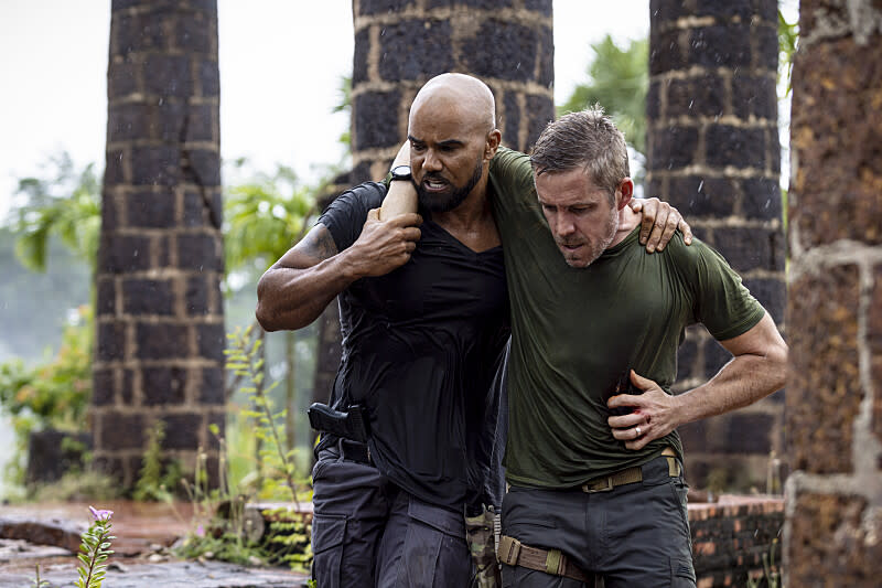 “Thai Hard” – During a trip to Bangkok to train alongside Thailand’s premiere S.W.A.T. team, Hondo and his former military buddy Joe (guest star Sean Maguire) stumble upon a wide-ranging heroin operation with ties to Los Angeles and find themselves on the run from a powerful drug kingpin, on the season premiere of S.W.A.T., Friday, Oct. 7 (8:00-9:00 PM, ET/PT) on the CBS Television Network and available to stream live and on demand on Paramount+.  Pictured (L-R): Shemar Moore as Daniel “Hondo” Harrelson and Sean Maguire as Joe.  Photo: Jack Taylor/CBS ©2022 CBS Broadcasting, Inc. All Rights Reserved.