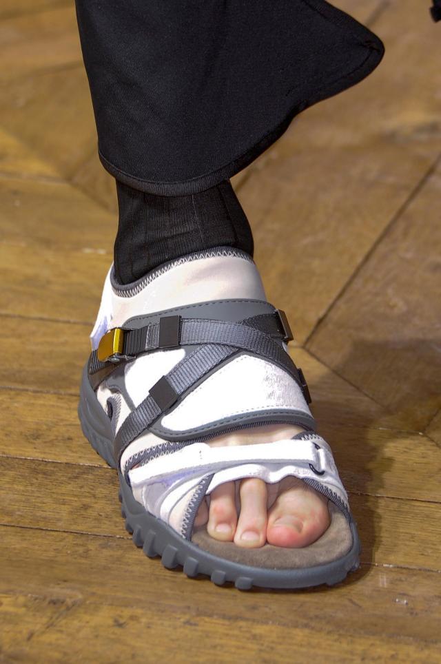 Ugly Shoe Deja Vu: Bakers' version of Louis Vuitton's feather sandals >  Shoeperwoman