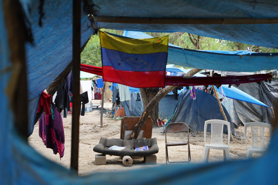 A tent camp in Matamoros, Mexico, just feet from the Texas border has between 1,000-1,200 people. (Gabe Gutierrez / NBC News)