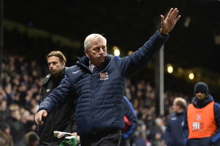 Britain Football Soccer - Crystal Palace v Southampton - Premier League - Selhurst Park - 3/12/16 Crystal Palace manager Alan Pardew waves to the fans in celebration of their victory after the match Action Images via Reuters / Tony O'Brien Livepic