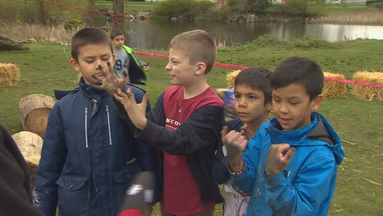 'I would do this every day': Kids get hands dirty at pop-up playground