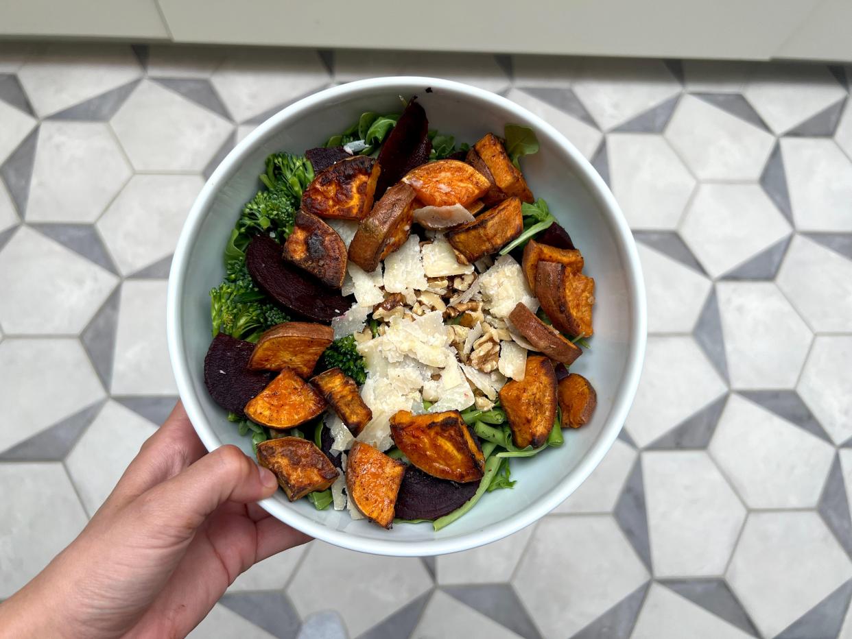 Jennifer Garner's "big, fat salad" is perfect if you're looking for a filling lunch recipe.