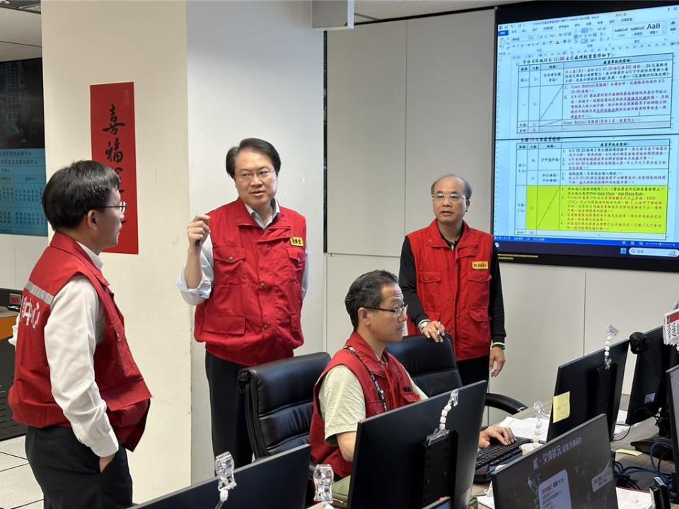 內政部於今（11）日部務會報通過《各類場所消防安全設備設置標準》修正草案，為使汽車修理廠、室內停車空間及昇降機械式停車場等室內場所，發生火災時，能有效降低火災擴大延燒風險，除原訂得選設水霧、泡沫、乾粉、二氧化碳等滅火設備外，新增得選設自動撒水設備。（示意圖／內政部提供／游念育台北傳真）