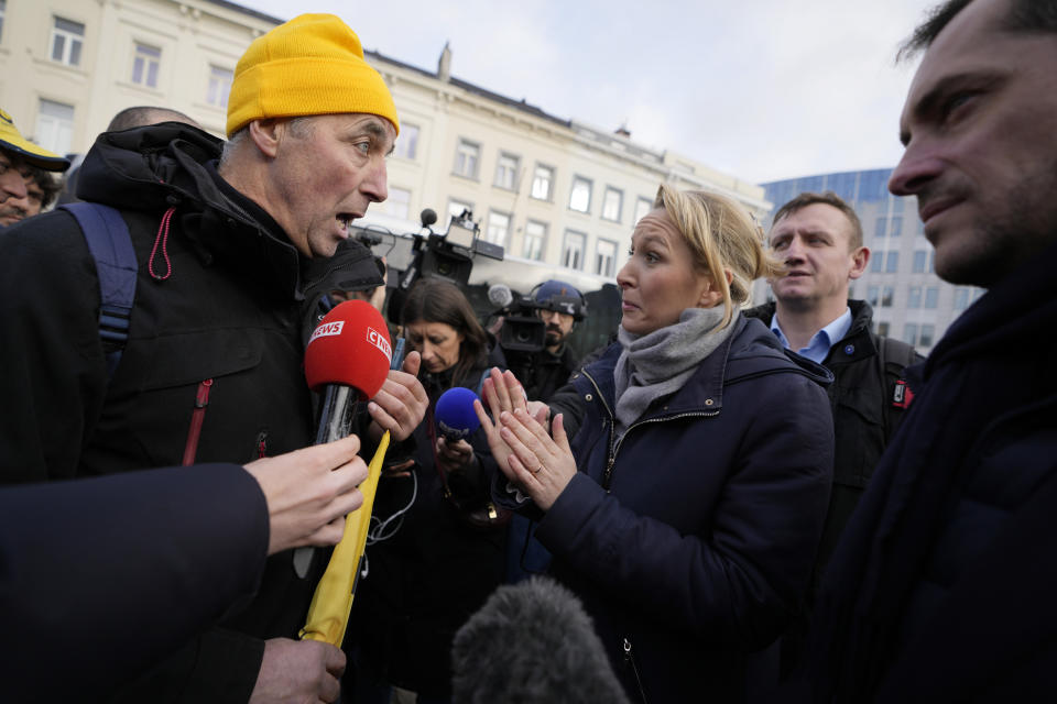 Marion Marechal, Marine Le Pen's niece and Executive Vice President of French far-right party 'Reconquete', third right, speaks with French farmer Benoit Laqueue, left, during a demonstration of French and Belgian farmers outside the European Parliament in Brussels, Wednesday, Jan. 24, 2024. (AP Photo/Virginia Mayo)
