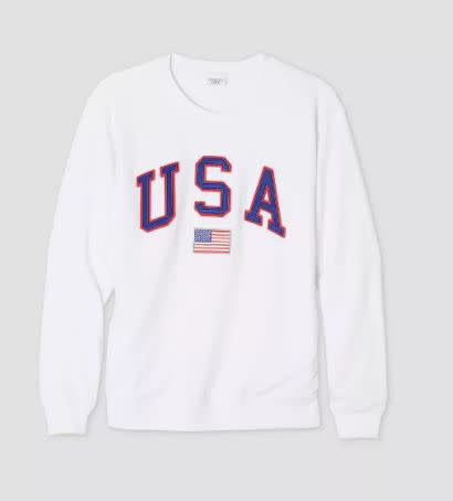 Find this graphic sweatshirt for $20 at <a href="https://yhoo.it/3dJULP1" target="_blank" rel="noopener noreferrer">Target</a>.