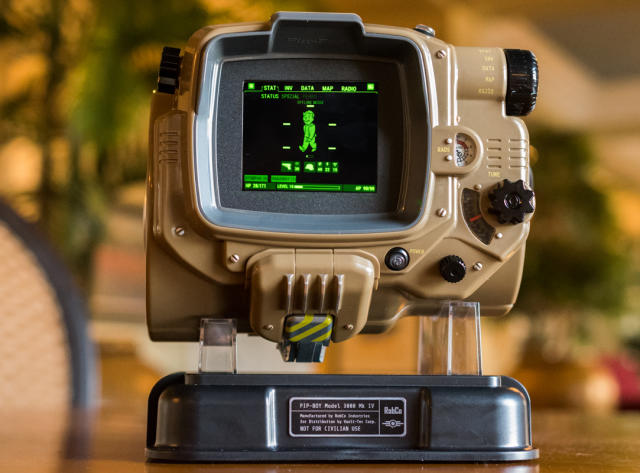 Your iPhone 6 Plus won't fit inside your real-life Fallout 4 Pip-Boy