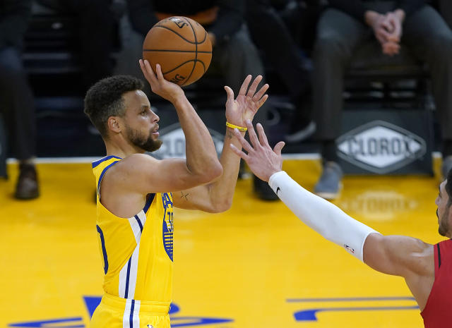 Stephen Curry lifts Warriors past Blazers with career-high 62