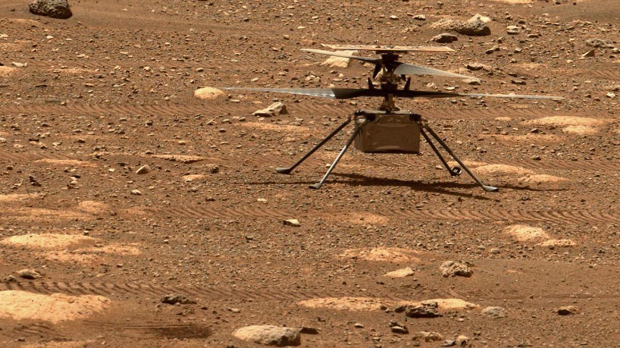 Der Mars-Hubschrauber «Ingenuity» muss seine Rotorblätter künftig noch schneller drehen - die Luft wird dünner.