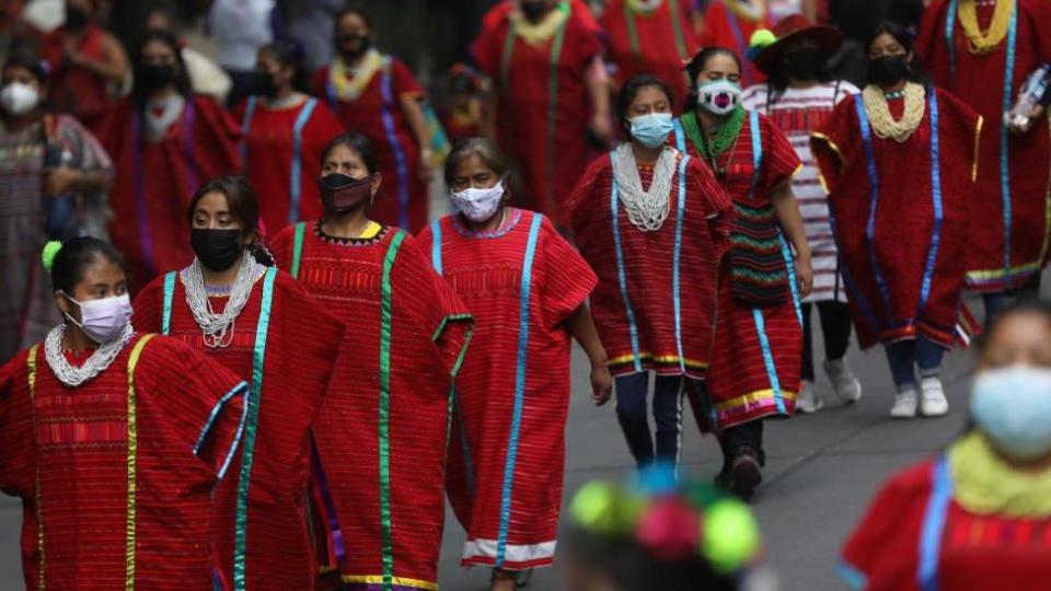 Los pueblos indígenas participan en el Día Internacional de los Pueblos Indígenas en la Ciudad de México, México, 09 de agosto de 2022.