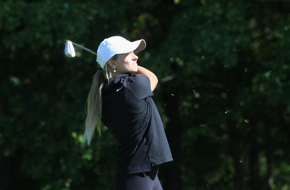 Dublin Jerome's Alexa Prettyman watches her tee shot on No. 17 during the Division I district tournament Monday at the Links at Echo Springs.