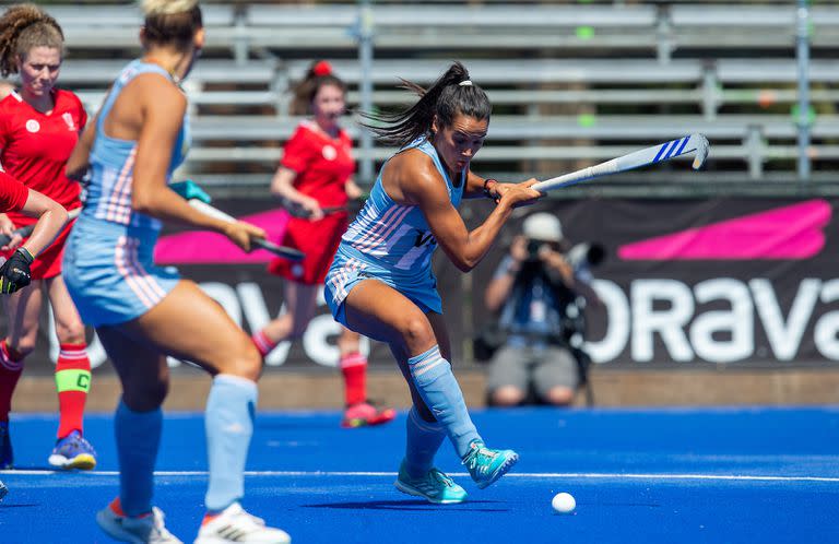 Jimena Cedrés, cuando le anotó dos goles a Canadá; su regreso es una buena noticia para Las Leonas