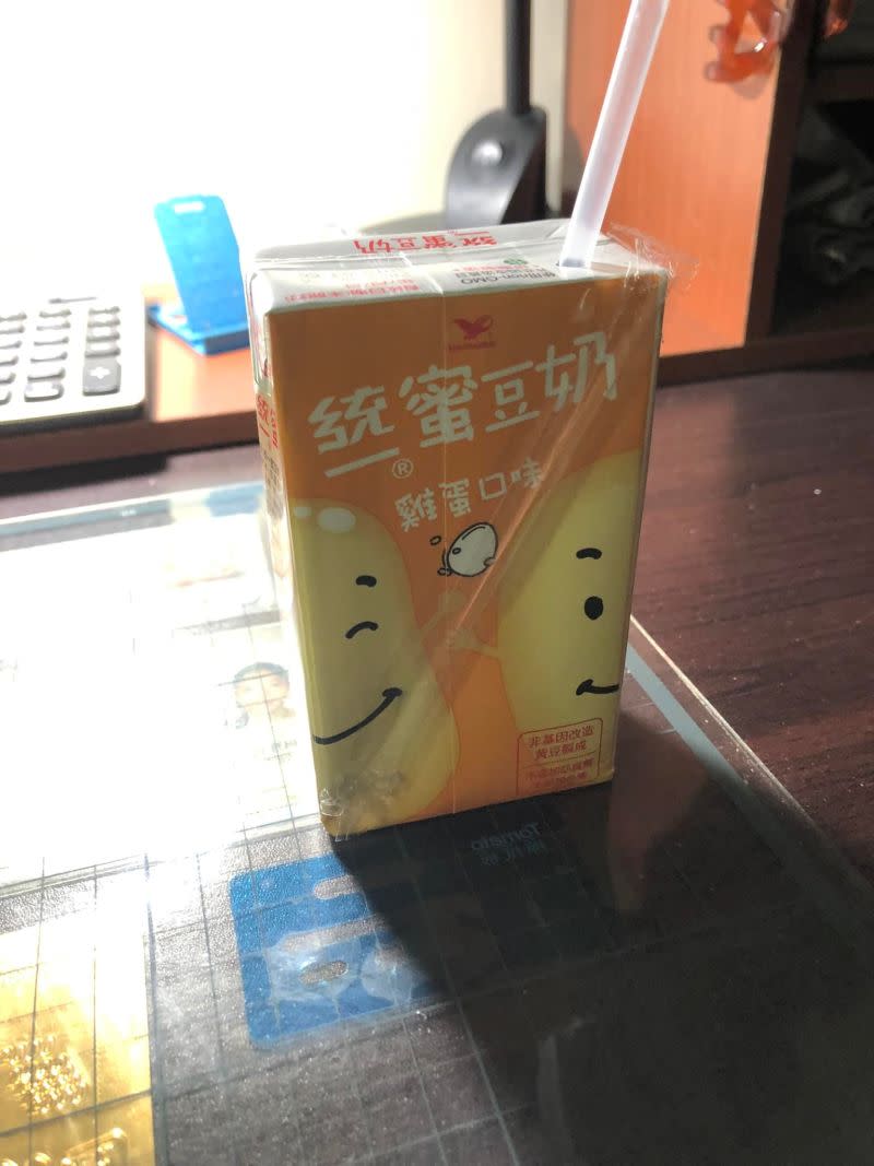 ▲網友分享自身童年最愛飲品「蜜豆奶」。（圖／翻攝爆廢公社臉書）