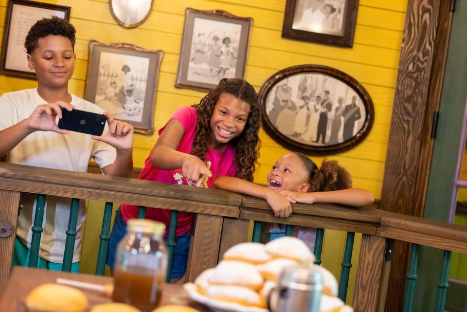 disney tiana bayou adventure beignets