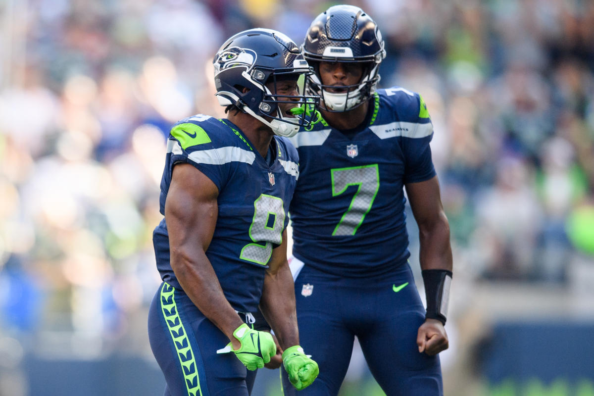 Seattle Seahawks players talk about their experience wearing new high-tech  Vicis helmet – GeekWire