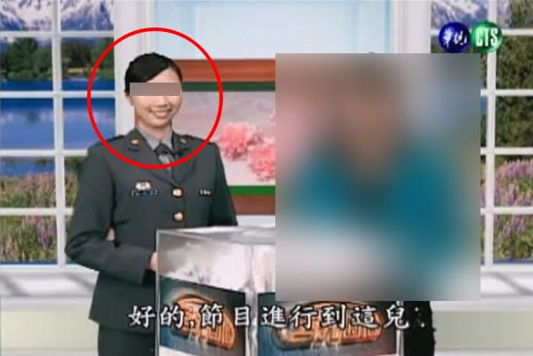 <strong>國防部心戰大隊女少校林佳璇（左）曾主持國軍「莒光園地」節目。（翻攝自華視頻道「莒光園地」節目）</strong>