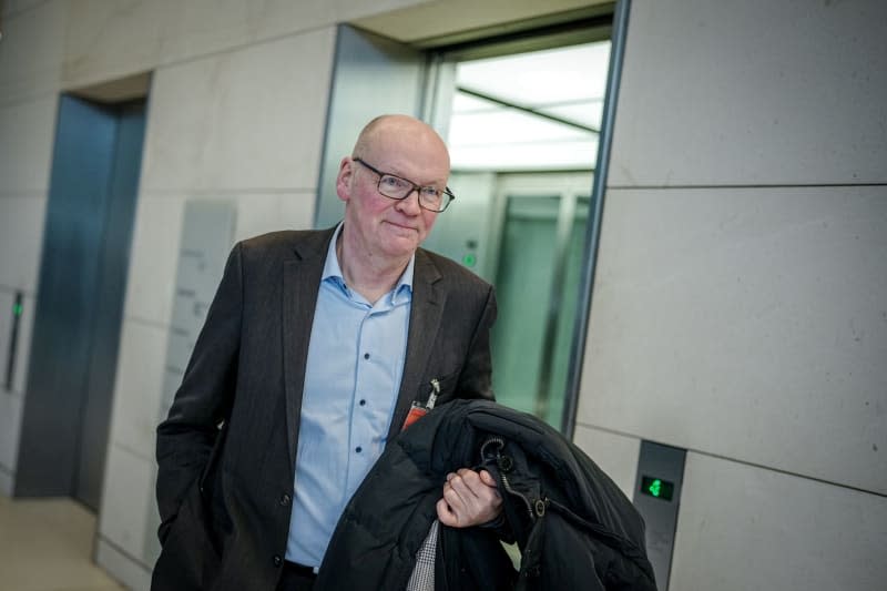 Bernhard Kruesken, Secretary General of the German Farmers' Association, arrives for a meeting with the leaders of the "Ampel" parliamentary group. Kay Nietfeld/dpa