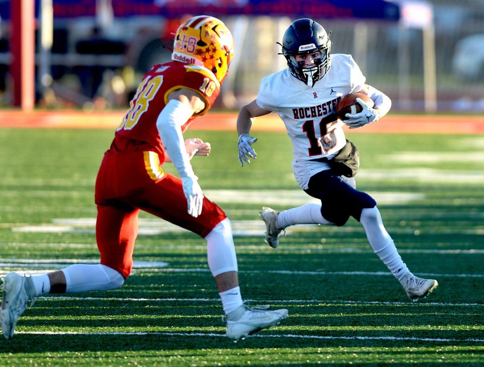 Rochester's Mason Jacobs runs the ball during the game against Murphysboro Saturday, Nov. 18, 2023.