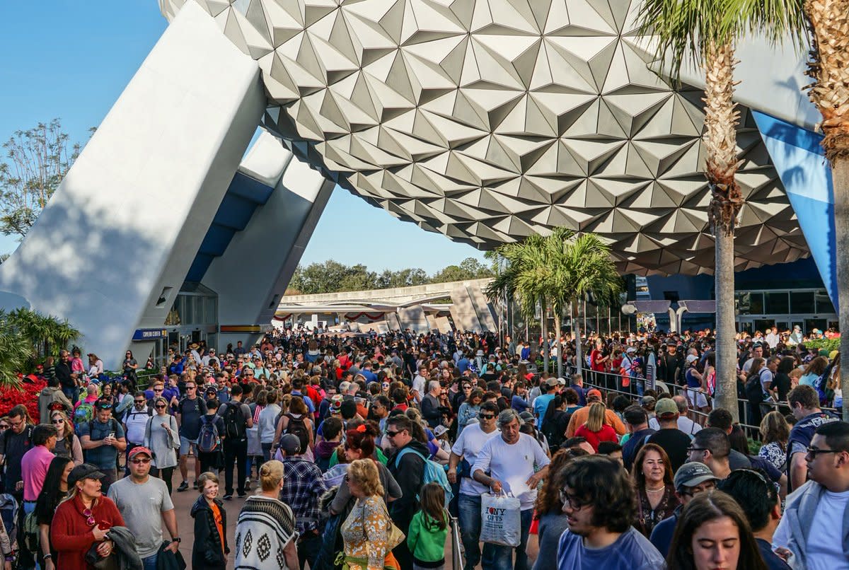 New Year’s Eve is the busiest day at Disney World, and if you don’t believe me here are pictures