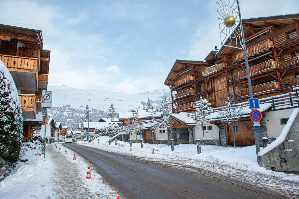 VERBIER, SWITZERLAND - DECEMBER 29: A view of the Verbier village on December 29, 2020 in Verbier, Switzerland. Most British tourists are said to have left the ski resorts after Covid-19 quarantine restrictions were introduced by the Swiss government on December 21 due to a new variant of the coronavirus found in the UK. (Photo by Robert Hradil/Getty Images)