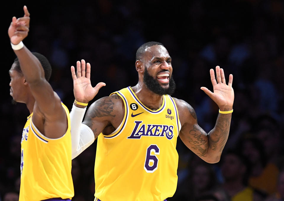 Los Angeles, California October 20, 2022-Lakers LeBron James argues with a referee before a game with the Clippers at Crypto Arena in Los Angeles Thursday. (Wally Skalij/Los Angeles Times via Getty Images)